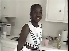 Een Zweedse student liet haar kont likken en anaal kussen. gratis tienerseks films