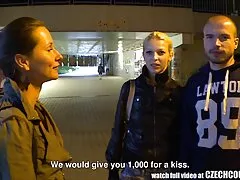 Ik gaf een brunette met sexfilms youtube een jongensticker.