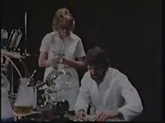 Een waxed pussy student mocht haar klasgenoot sexfilms amateurs heel graag.
